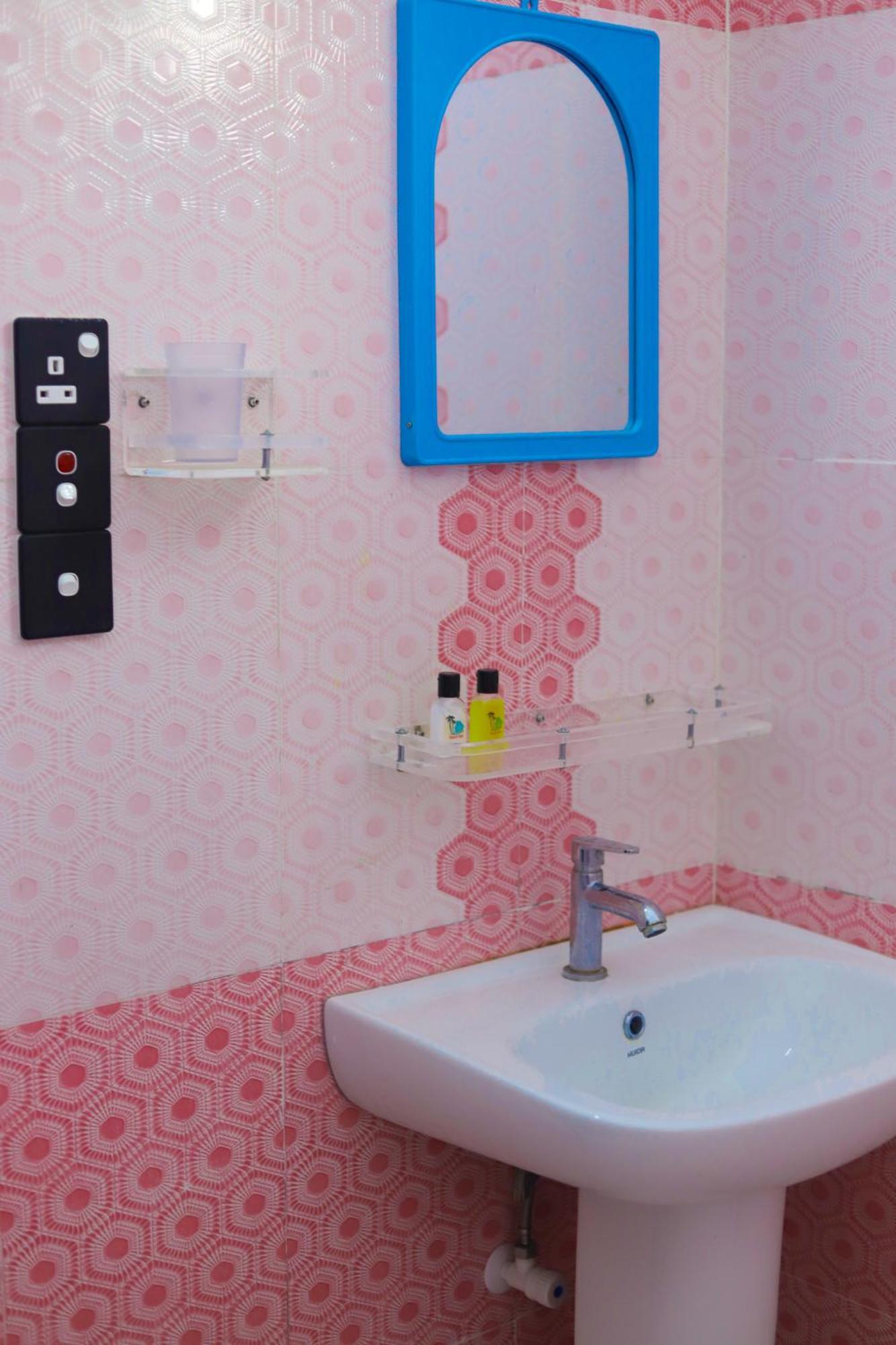 Royal Hub Hotel Kudapaduwa Eksteriør billede